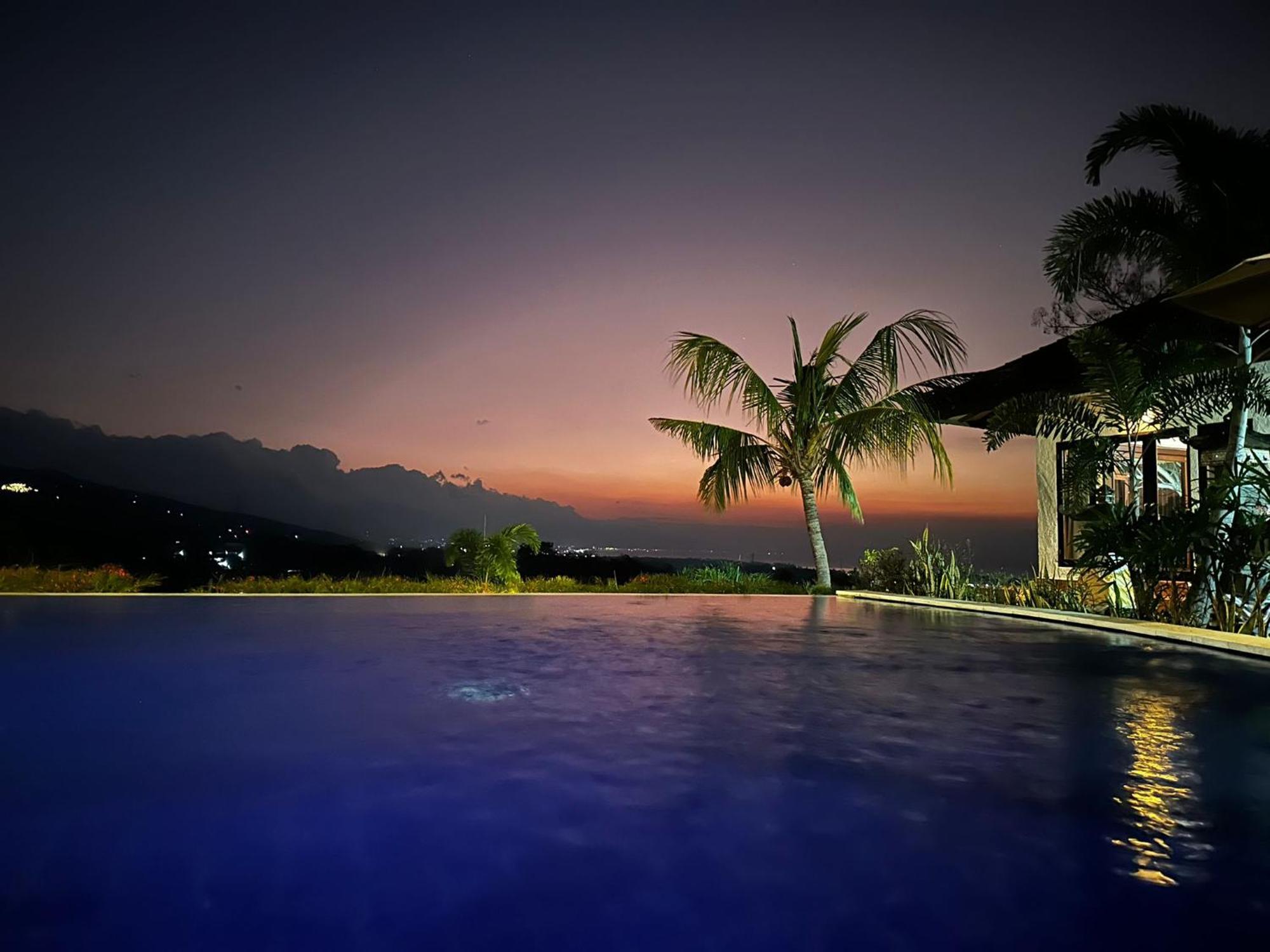 The Dharma - Mountain, Sea & Sunset View - Private W Starlink - 5br Lovina