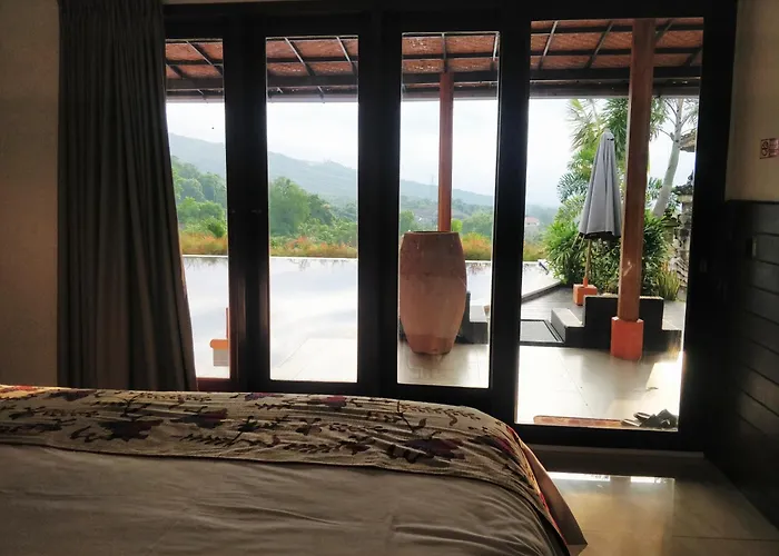 The Dharma Lovina - Mountain, Sea & Sunset View - Private Villa W Starlink - 5Br